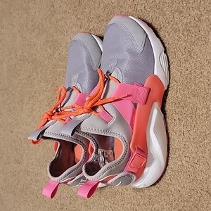 Size 9.5 Nike Air shoes